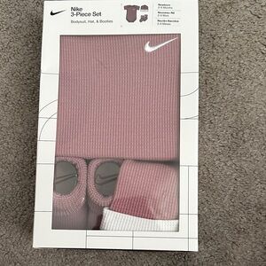 Nike Men's Pink 3-Piece Set